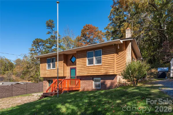 $300,000 | 29 Arrowhead Street, Clyde, NC 28721