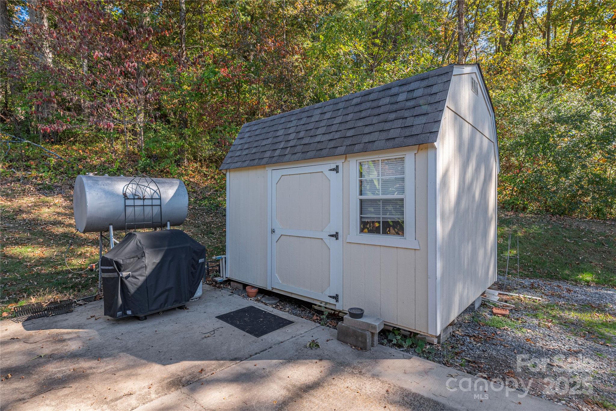 29 Arrowhead Street Clyde, NC 28721 - Photo 17 of 18 a view of a house with backyard and sitting area