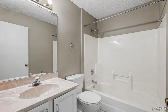 $299,900 | 1326 Pegasus Trail, St. Peters, MO 63376