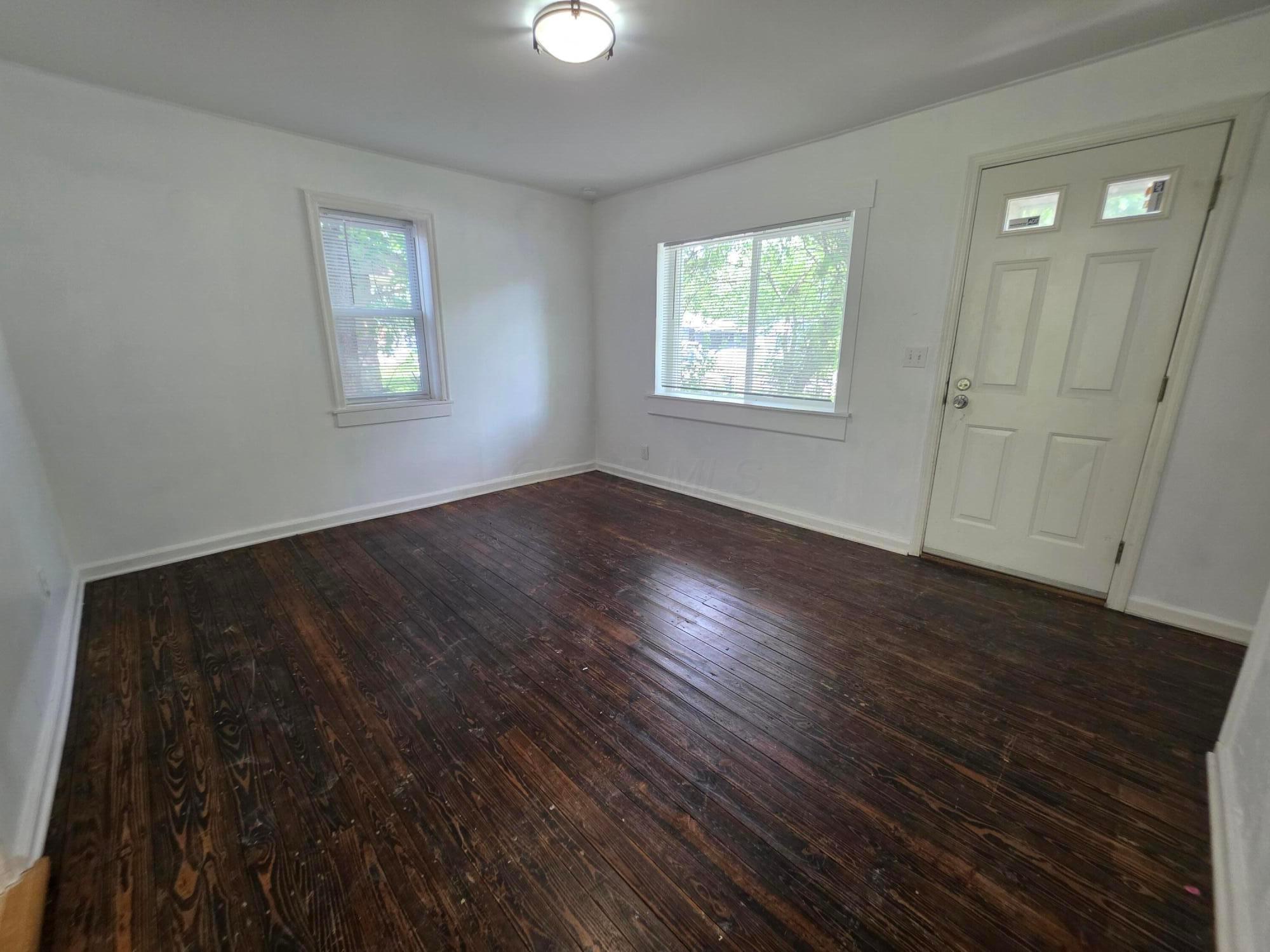 1597 Koebel Road Columbus, OH 43207 - Photo 5 of 32