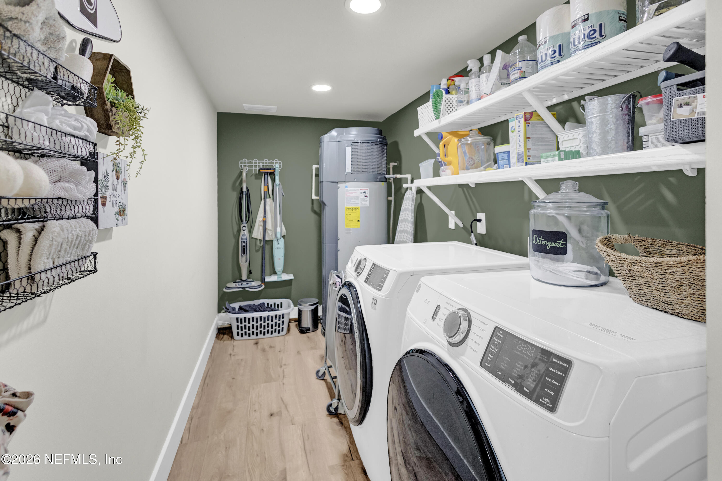 1387 Heath Road Green Cove Springs, FL 32043 - Photo 104 of 136 a utility room with dryer and washer