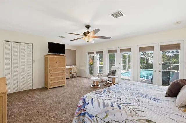 a view of yard with green space