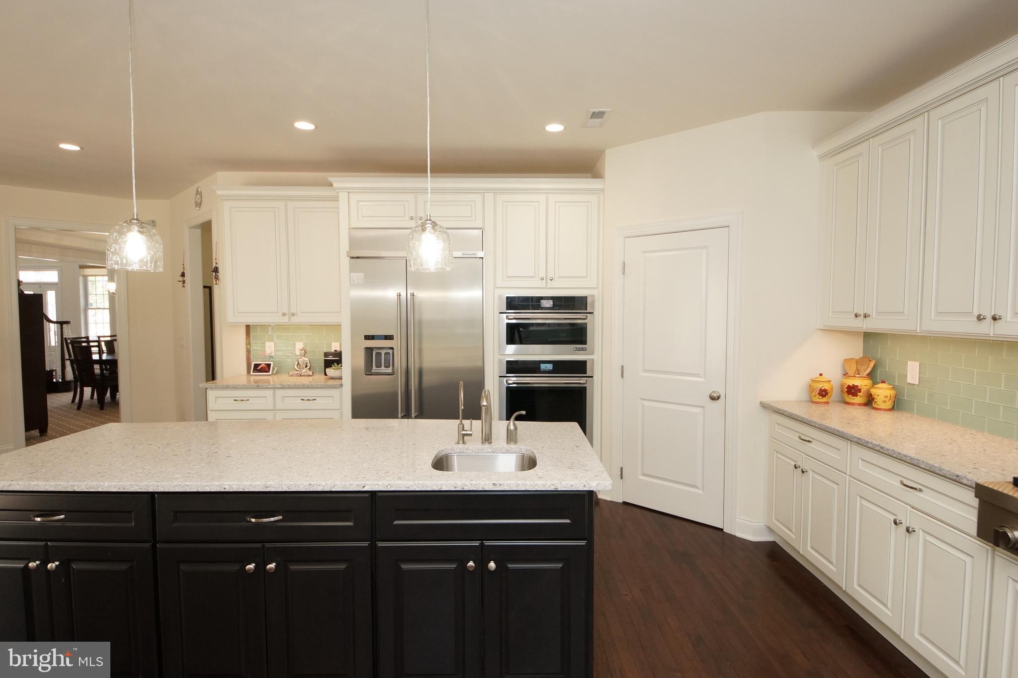 5 Harness Court Cream Ridge, NJ 08514 - Photo 32 of 71 Stunning Palladium kitchen w/quartz countertops
