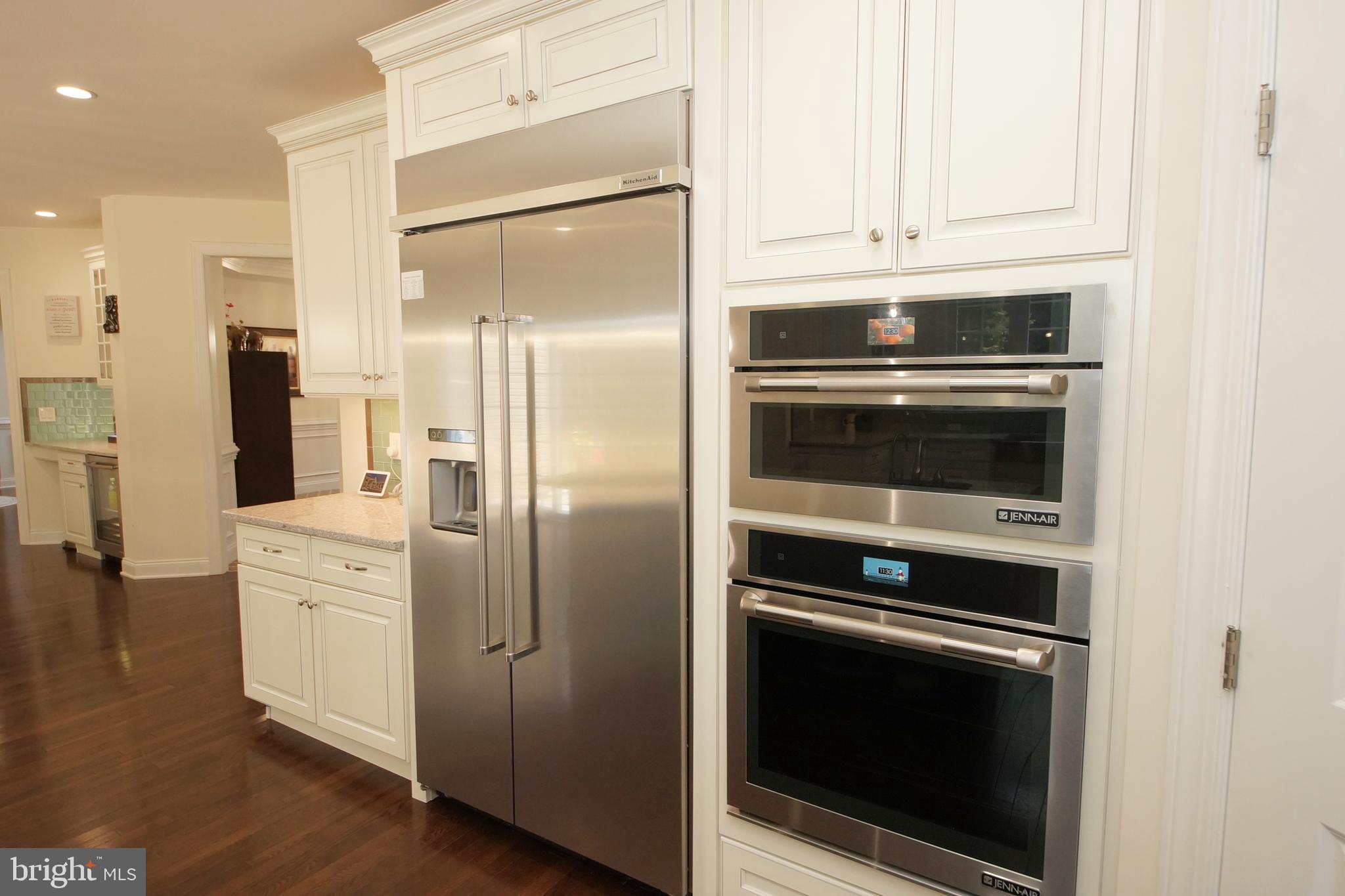 5 Harness Court Cream Ridge, NJ 08514 - Photo 33 of 71 Built in Kitchen Aid refrigerator