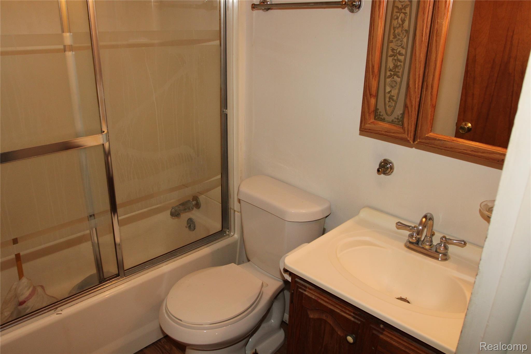 495 Barnes Lake Road Columbiaville, MI 48421 - Photo 7 of 17 2022-05-06 03.48