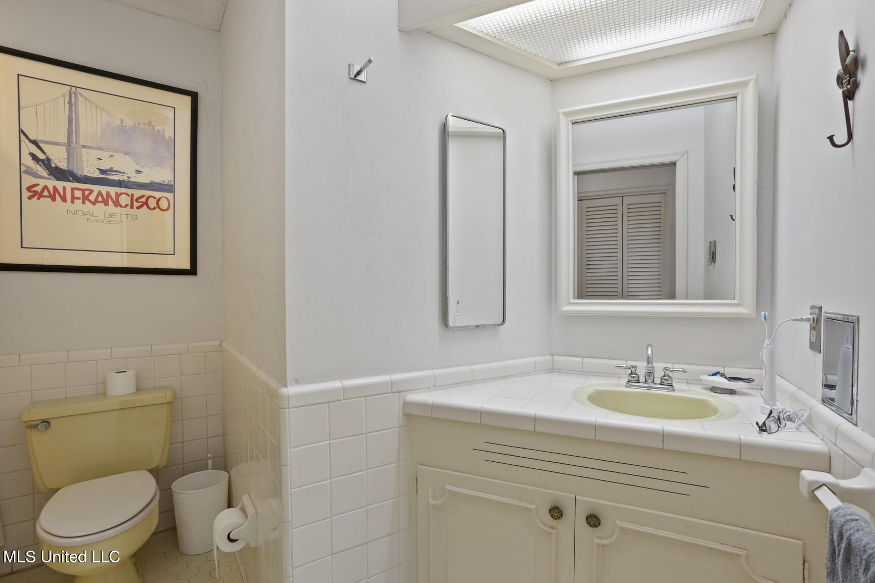 1431 Roxbury Place Jackson, MS 39211 - Photo 23 of 25 3rd Bathroom