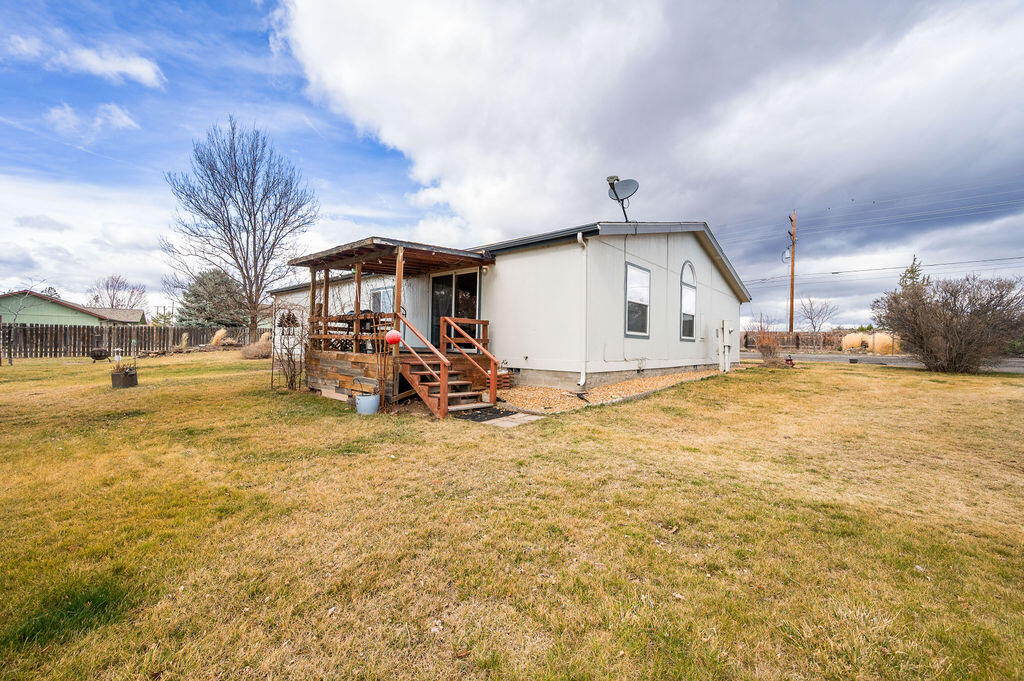 20645 Tumalo Road Bend, OR 97703 - Photo 10 of 31 20645TumaloRd-14