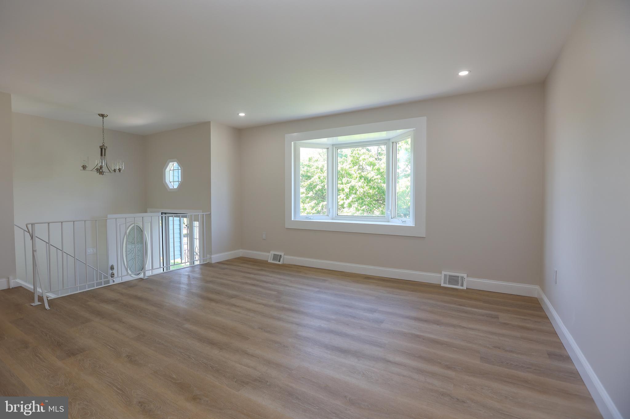 620 Haudie Ann Road Upper Chichester, PA 19061 - Photo 4 of 34