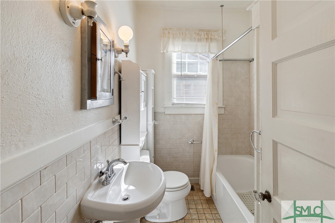 1304 Bonaventure Road Savannah, GA 31404 - Photo 7 of 12 Bath