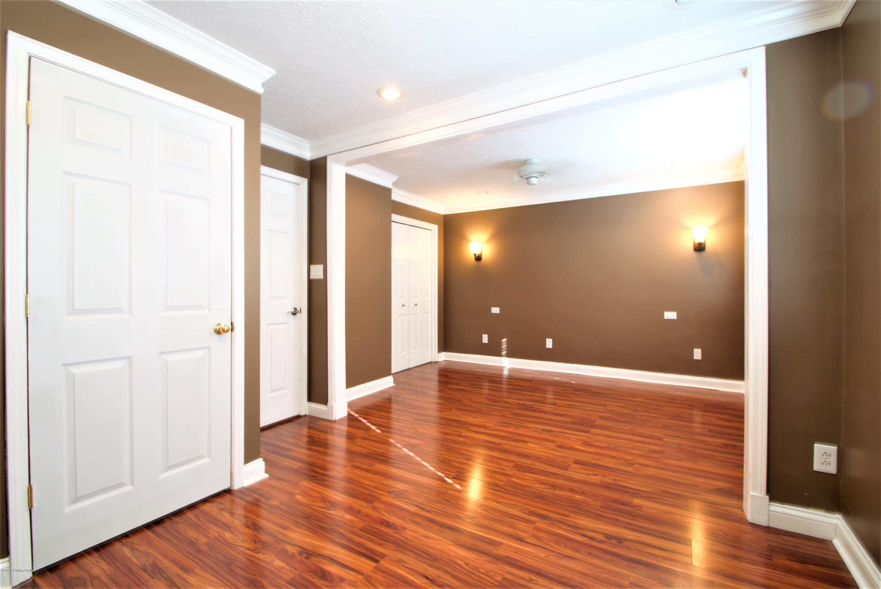 11302 Angelina Road Louisville, KY 40229 - Photo 20 of 37 DSC_1296