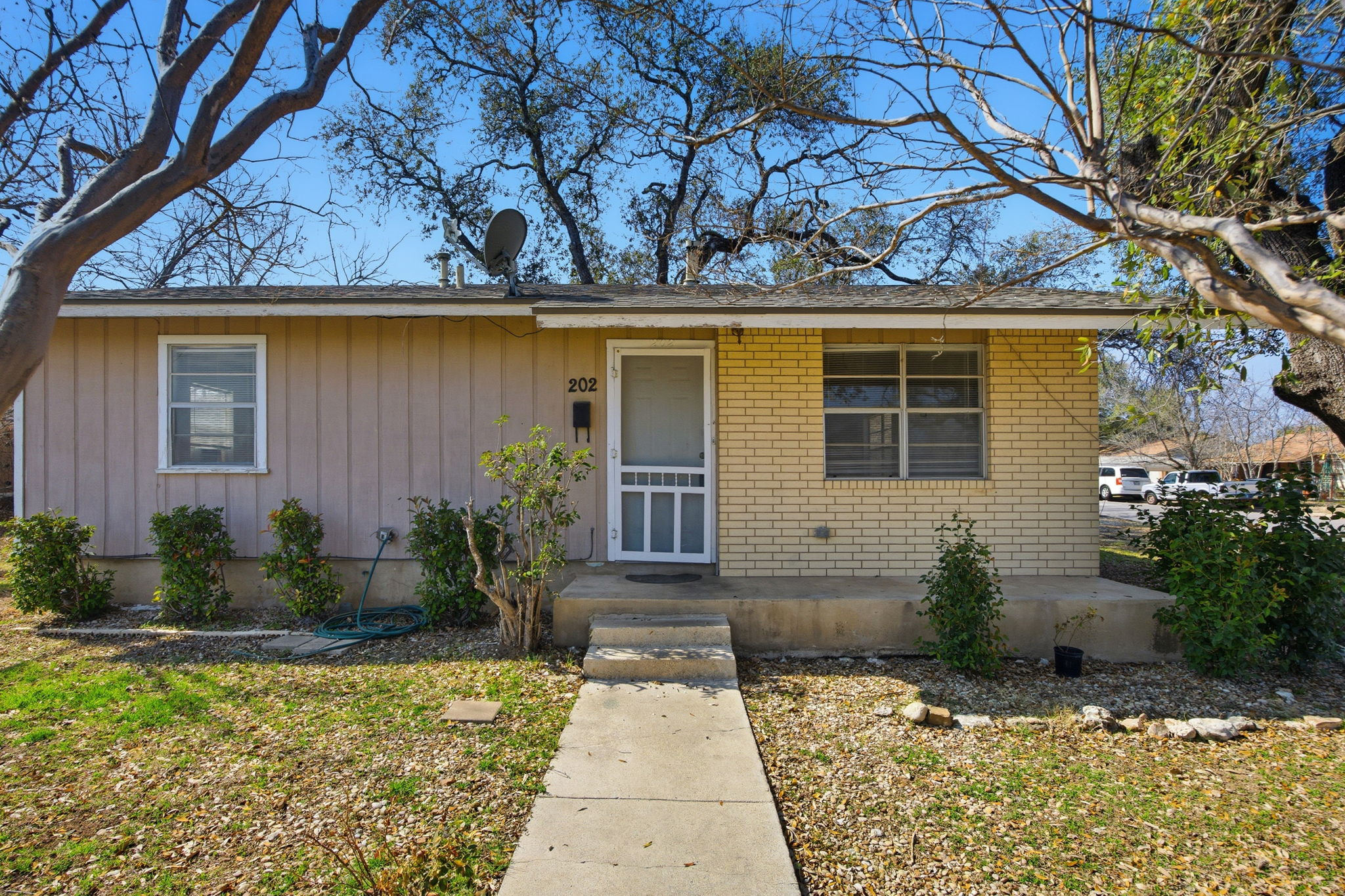 202 Forest Street Georgetown, TX 78626 - Photo 3 of 36