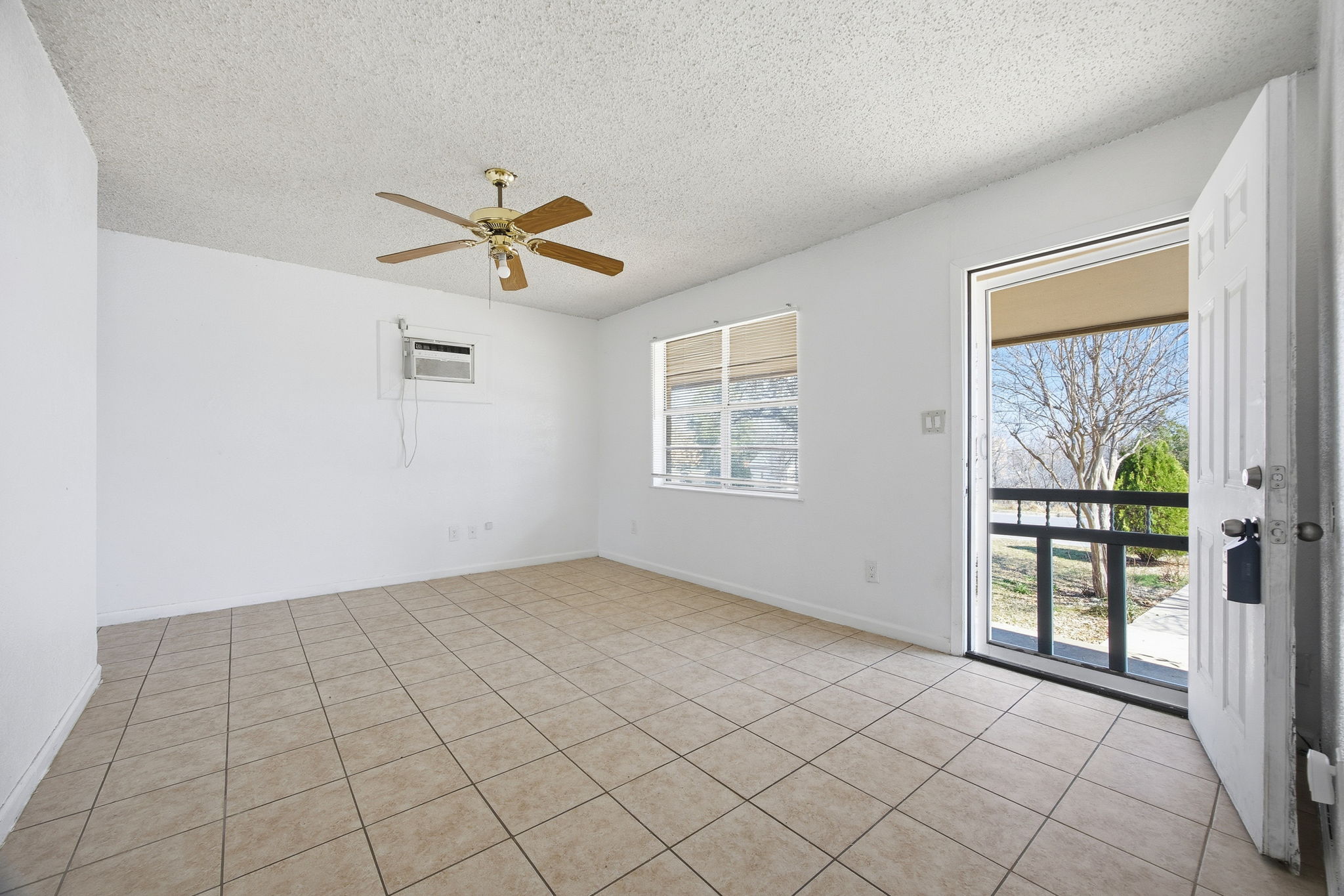 202 Forest Street Georgetown, TX 78626 - Photo 5 of 36