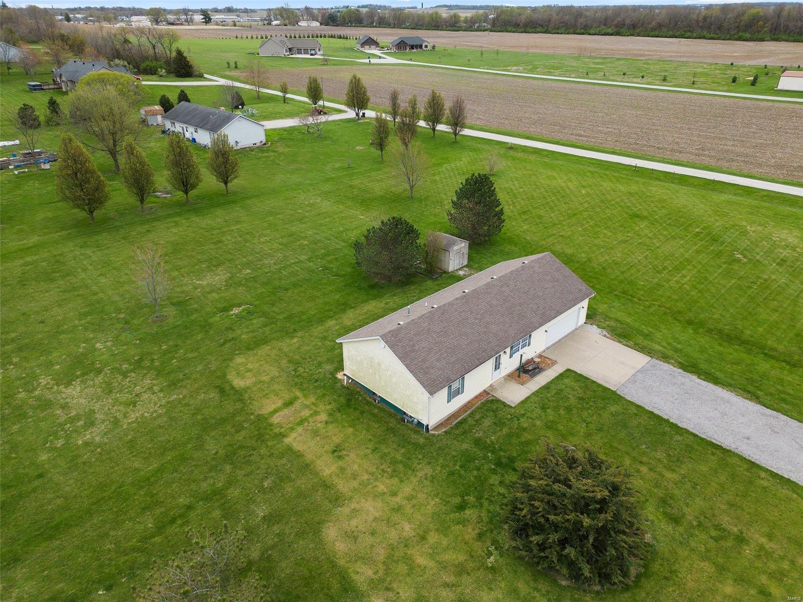 2414 Motel Road Highland, IL 62249 - Photo 4 of 33