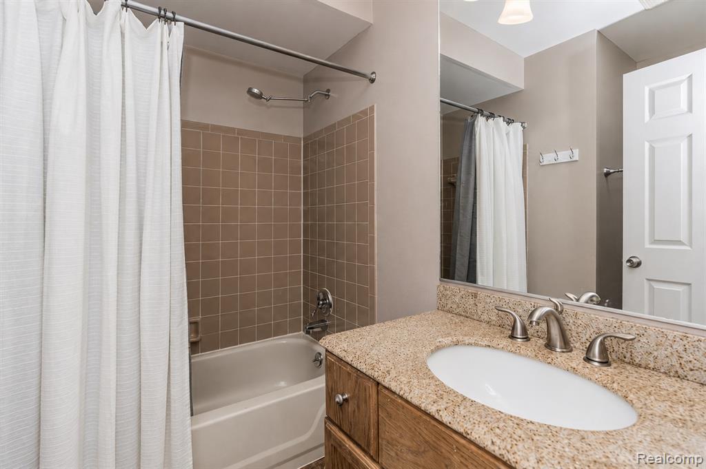 2033 Avonstoke Road Rochester Hills, MI 48307 - Photo 23 of 27