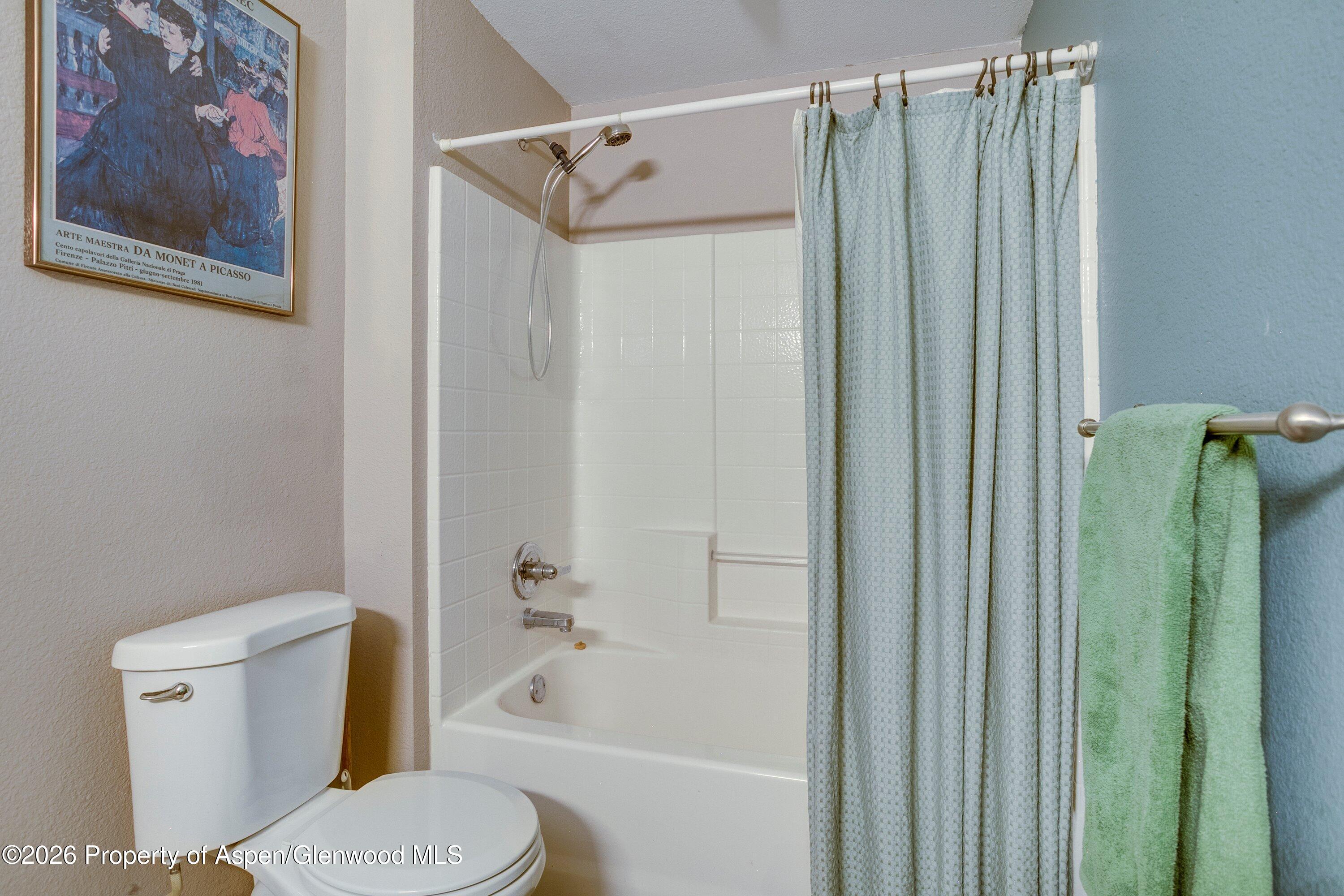 2218 Saddlehorn Road Grand Junction, CO 81507 - Photo 35 of 47 27-2218_Saddlehorn_Rd_Guest_Bathroom_2-2
