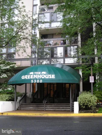 $2,200 | 5300 Holmes Run Parkway, Unit 617, Alexandria, VA 22304