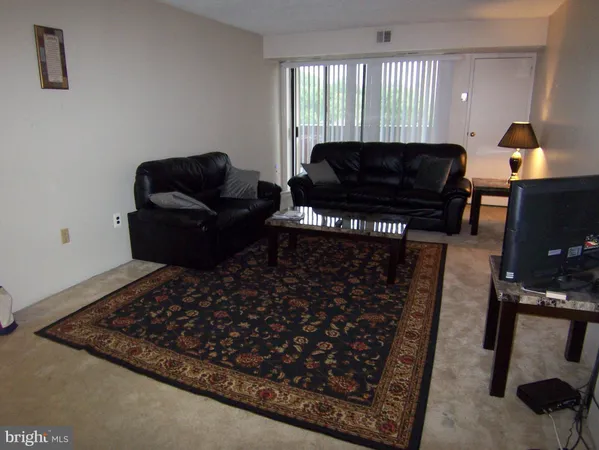 $2,200 | 5300 Holmes Run Parkway, Unit 617, Alexandria, VA 22304