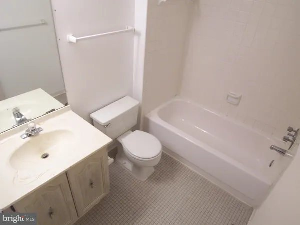 $2,200 | 5300 Holmes Run Parkway, Unit 617, Alexandria, VA 22304