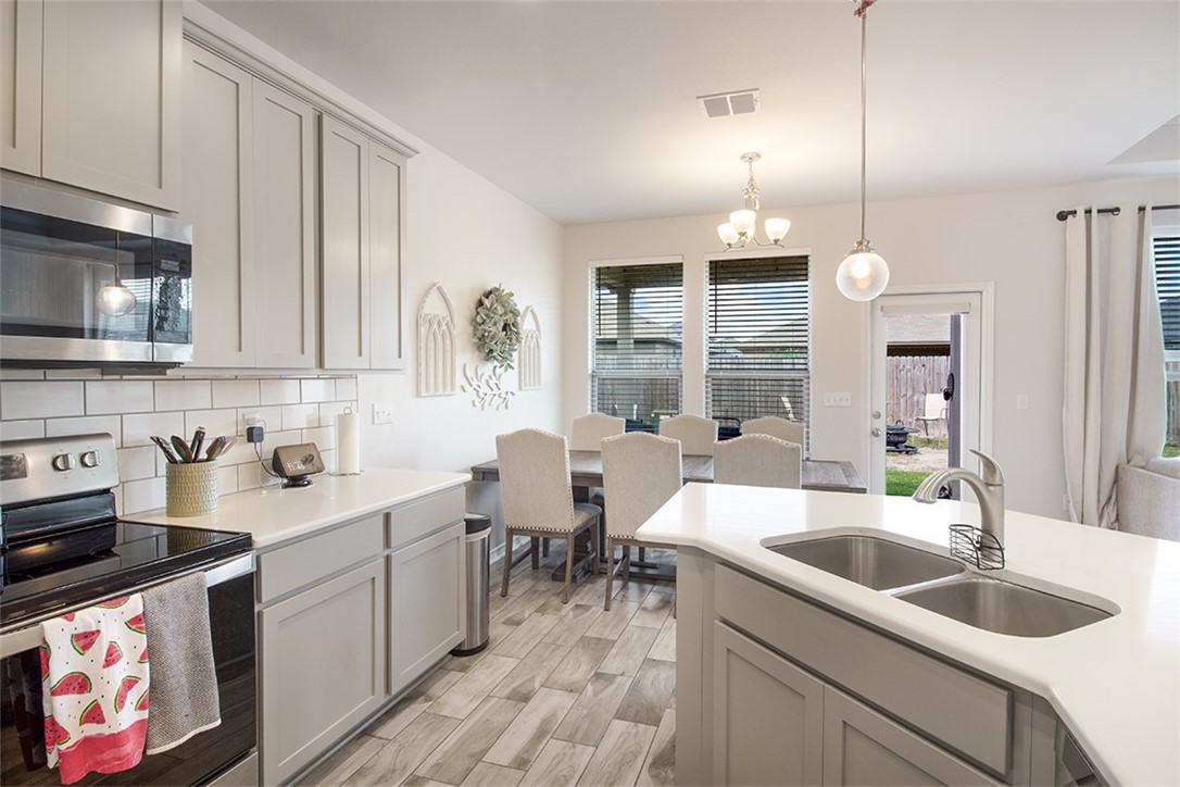 1012 Ocean Breeze Portland, TX 78374 - Photo 13 of 31