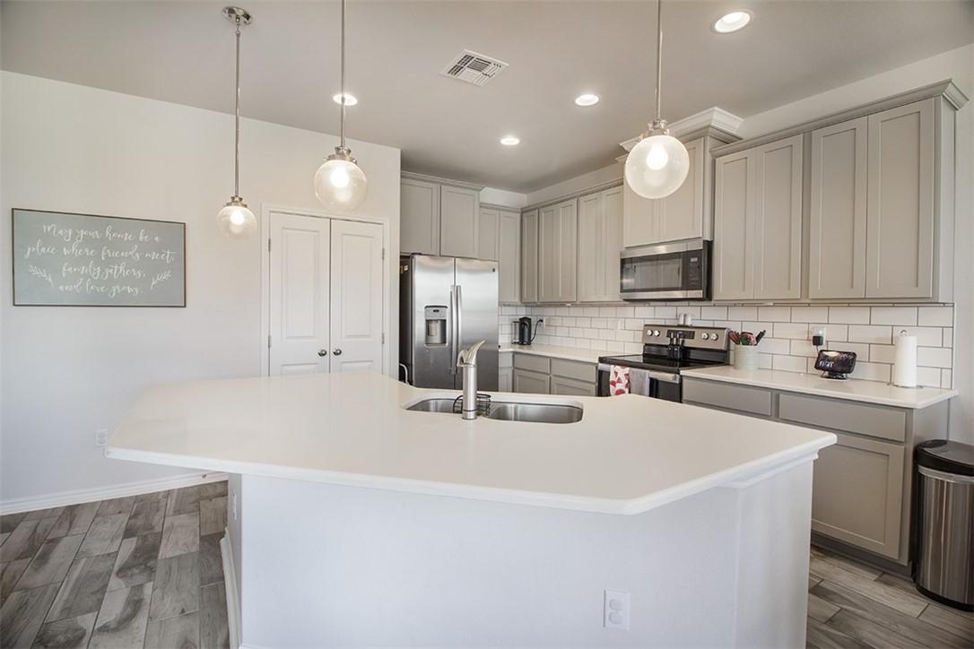 1012 Ocean Breeze Portland, TX 78374 - Photo 10 of 31