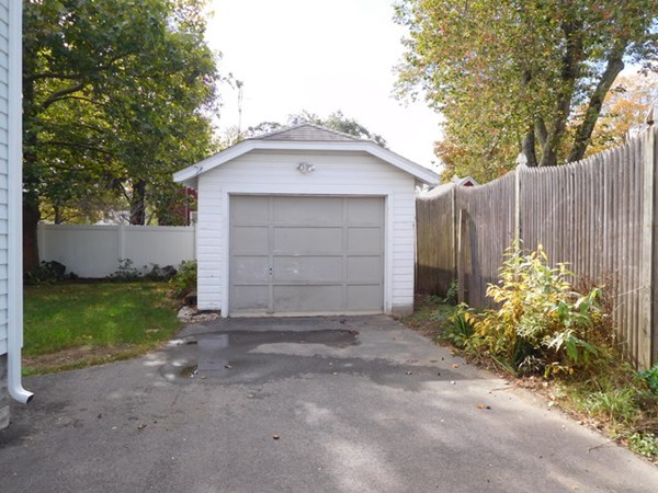 58 Lorimer Street Springfield, MA 01151 - Photo 5 of 26 Gallery Image 5