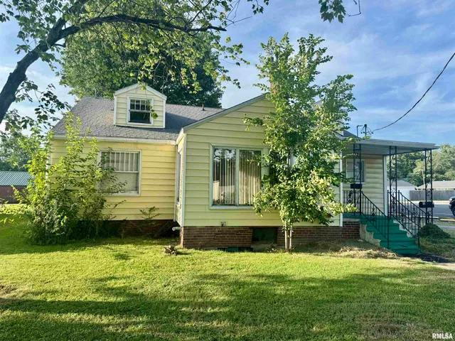 $29,800 | 1003 East Main Street, West Frankfort, IL 62896