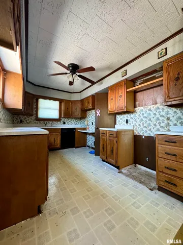 $29,800 | 1003 East Main Street, West Frankfort, IL 62896