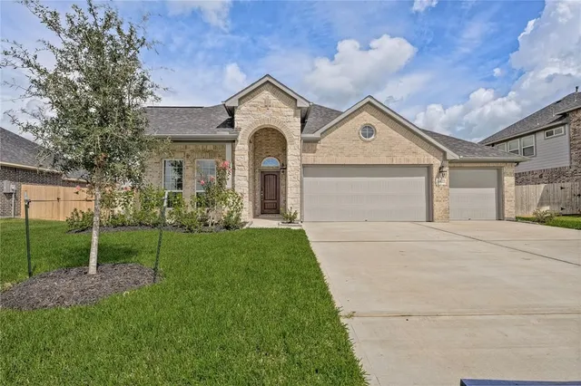 $2,650 | 11927 Champions Forest Drive, Dayton, TX 77535