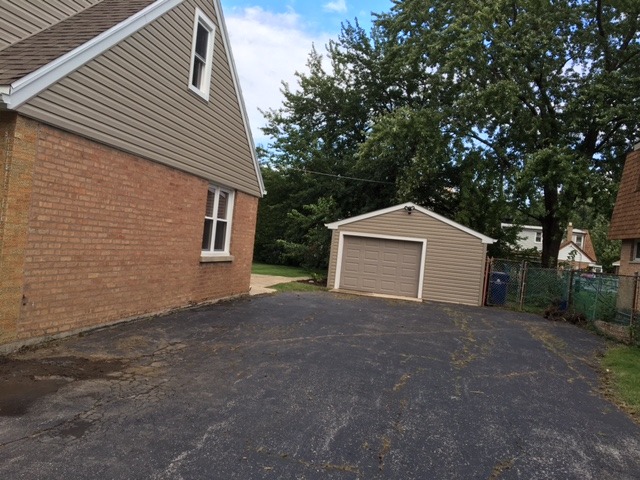 10725 Lyman Avenue Chicago Ridge, IL 60415 - Photo 2 of 23