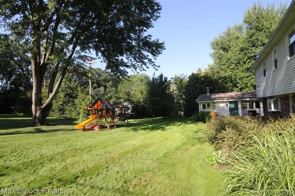 4176 Fieldbrook Road West Bloomfield, MI 48323 - Photo 26 of 31 IMG_2311.JPG
