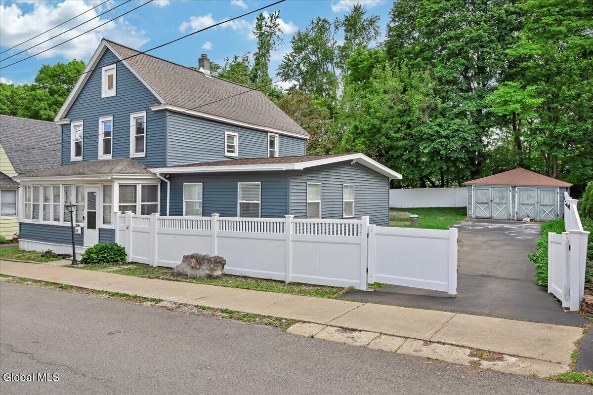 2115 Colgate Place Schenectady, NY 12304 - Photo 38 of 43 03-Front