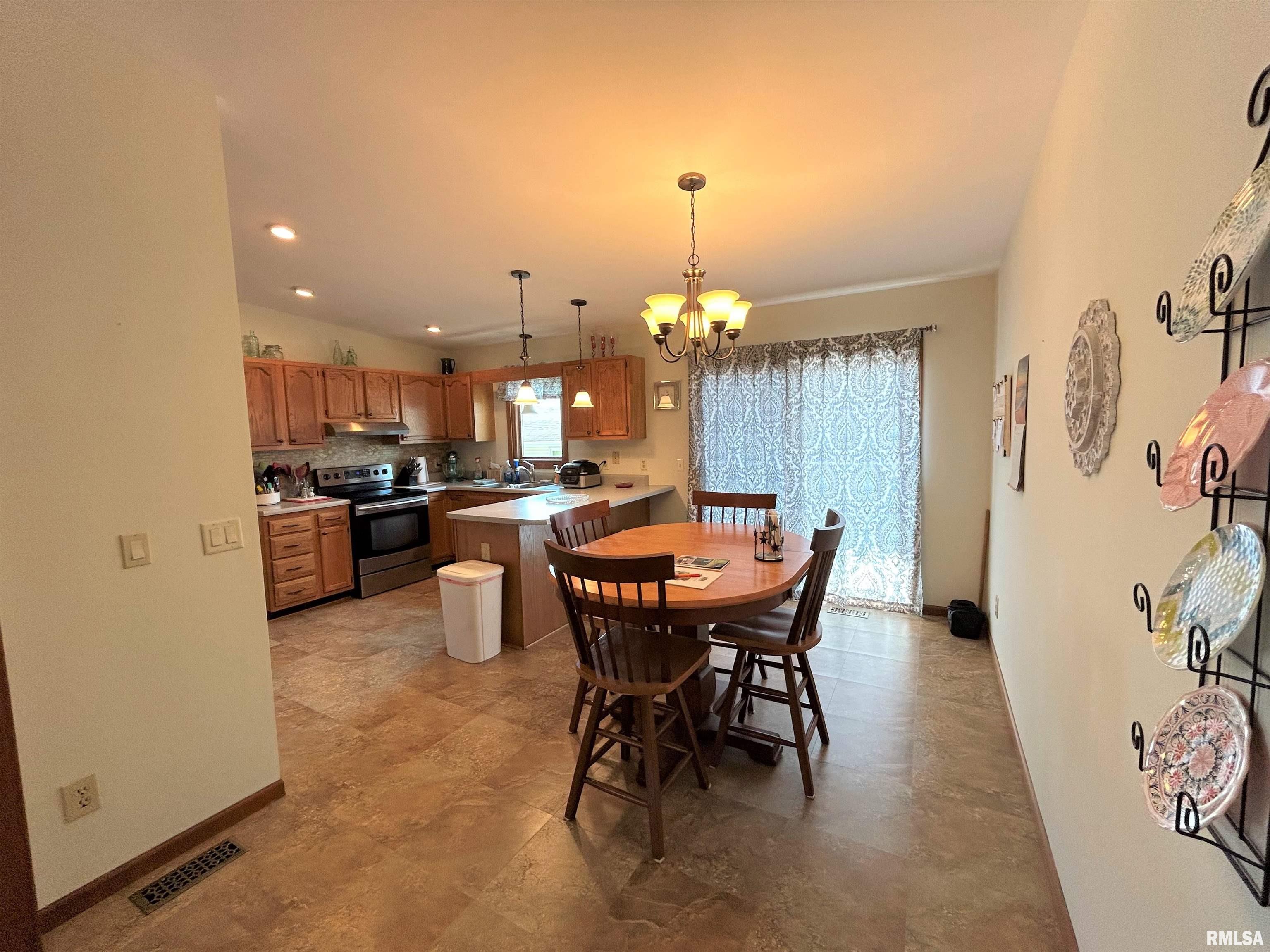 4047 Oakbrook Court Springfield, IL 62711 - Photo 7 of 22