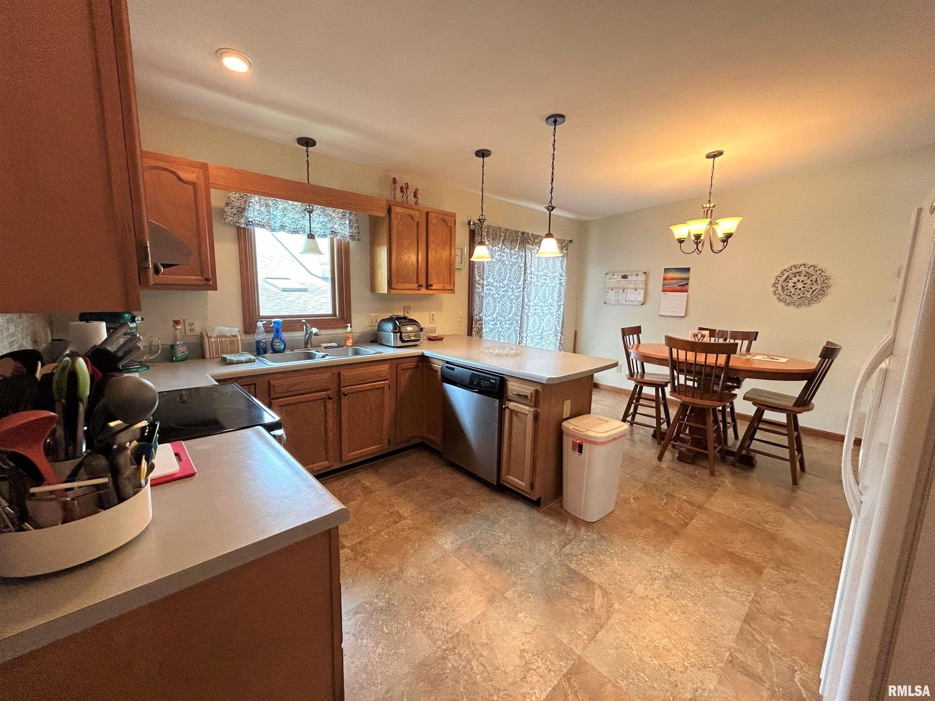 4047 Oakbrook Court Springfield, IL 62711 - Photo 9 of 22