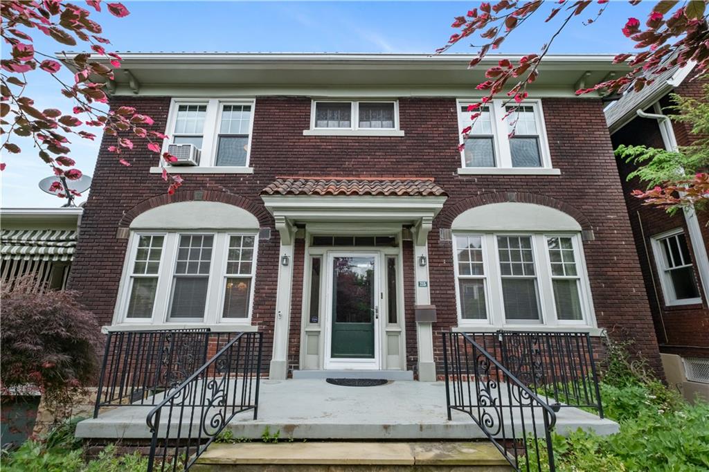 215 Gladstone Road Pittsburgh, PA 15217 - Photo 1 of 34 Gallery Image 1
