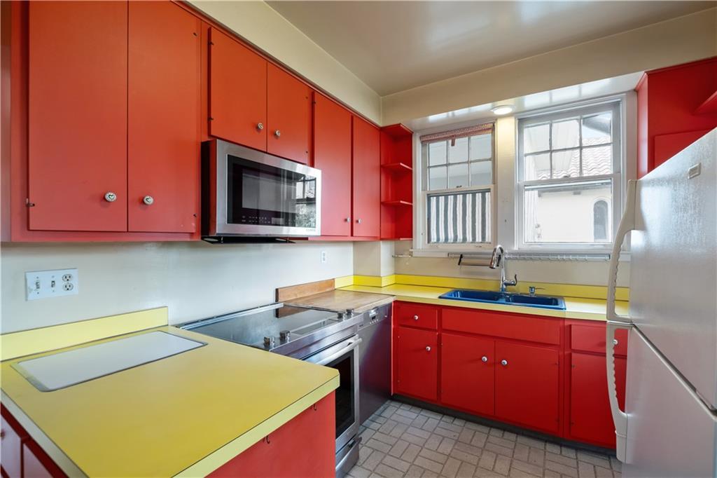215 Gladstone Road Pittsburgh, PA 15217 - Photo 11 of 34 Gallery Image 11