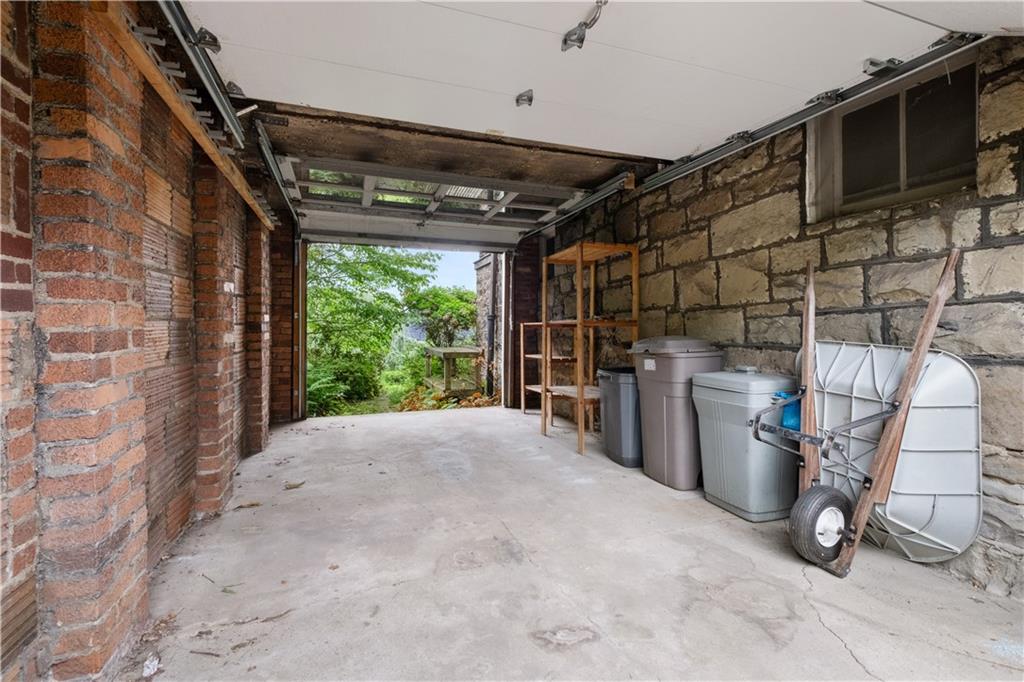 215 Gladstone Road Pittsburgh, PA 15217 - Photo 25 of 34 Gallery Image 25