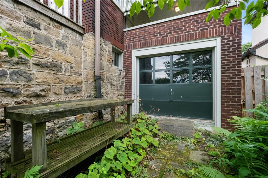 215 Gladstone Road Pittsburgh, PA 15217 - Photo 26 of 34 Gallery Image 26