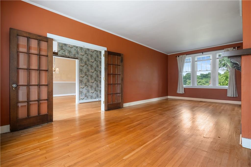 215 Gladstone Road Pittsburgh, PA 15217 - Photo 7 of 34 Gallery Image 7