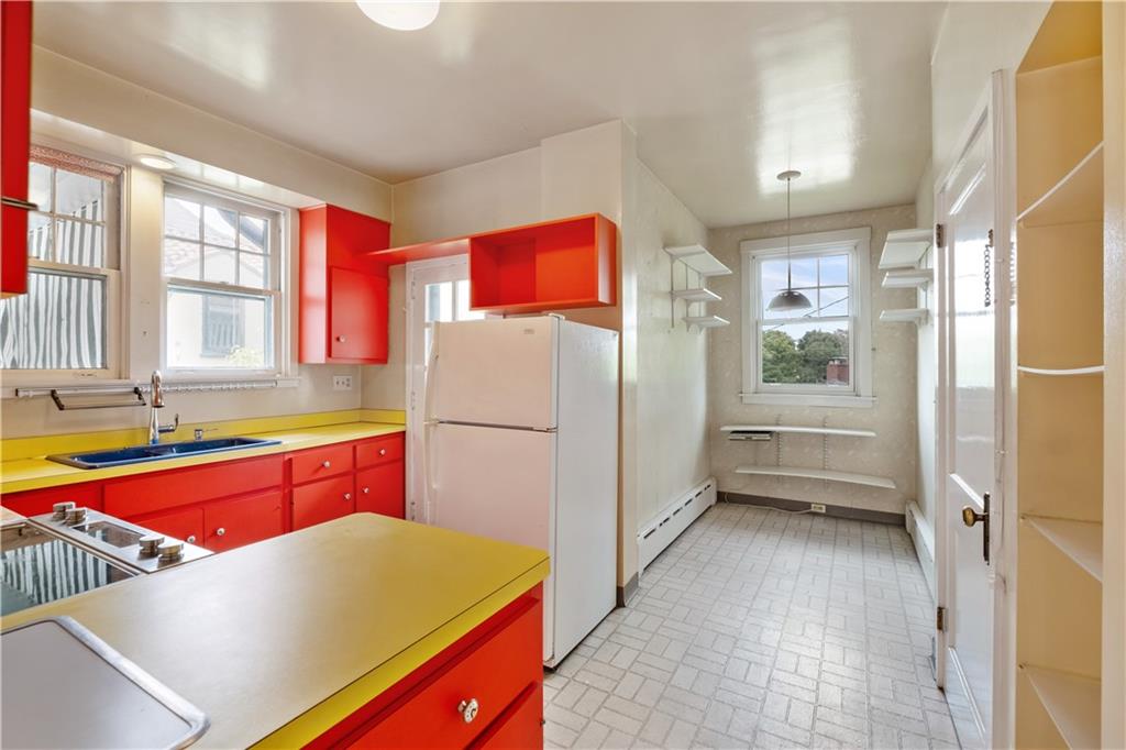 215 Gladstone Road Pittsburgh, PA 15217 - Photo 10 of 34 Gallery Image 10