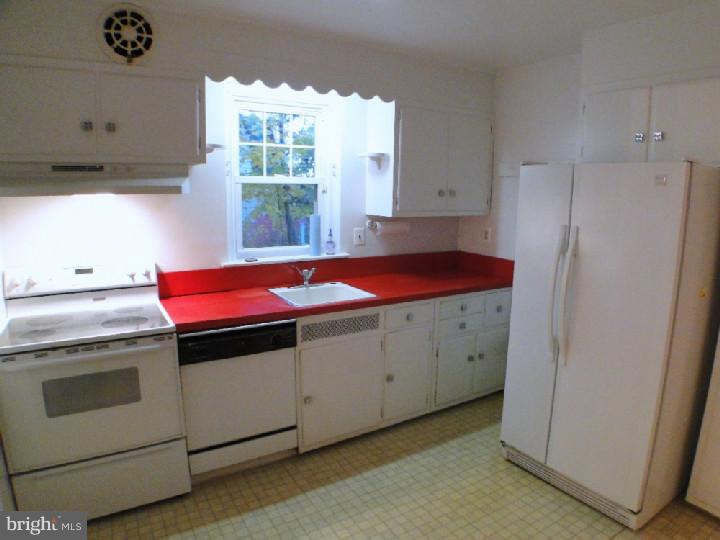 1063 Welsh Road Philadelphia, PA 19115 - Photo 12 of 12 Kitchen