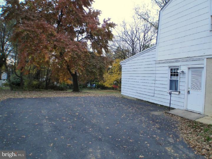 1063 Welsh Road Philadelphia, PA 19115 - Photo 3 of 12 Driveway