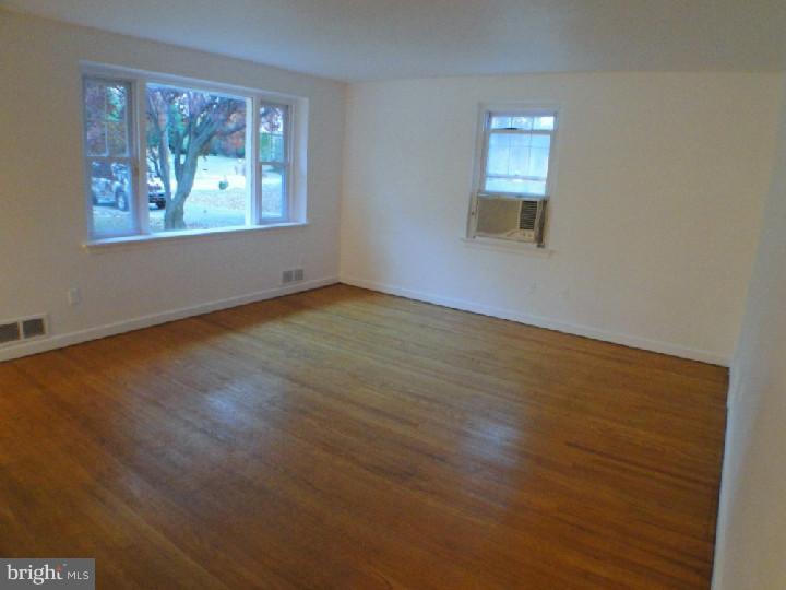 1063 Welsh Road Philadelphia, PA 19115 - Photo 4 of 12 Living Room