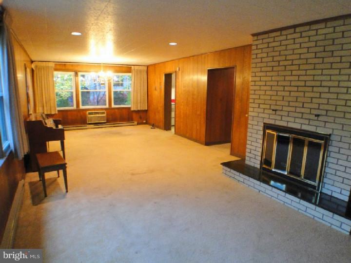 1063 Welsh Road Philadelphia, PA 19115 - Photo 6 of 12 Family Room