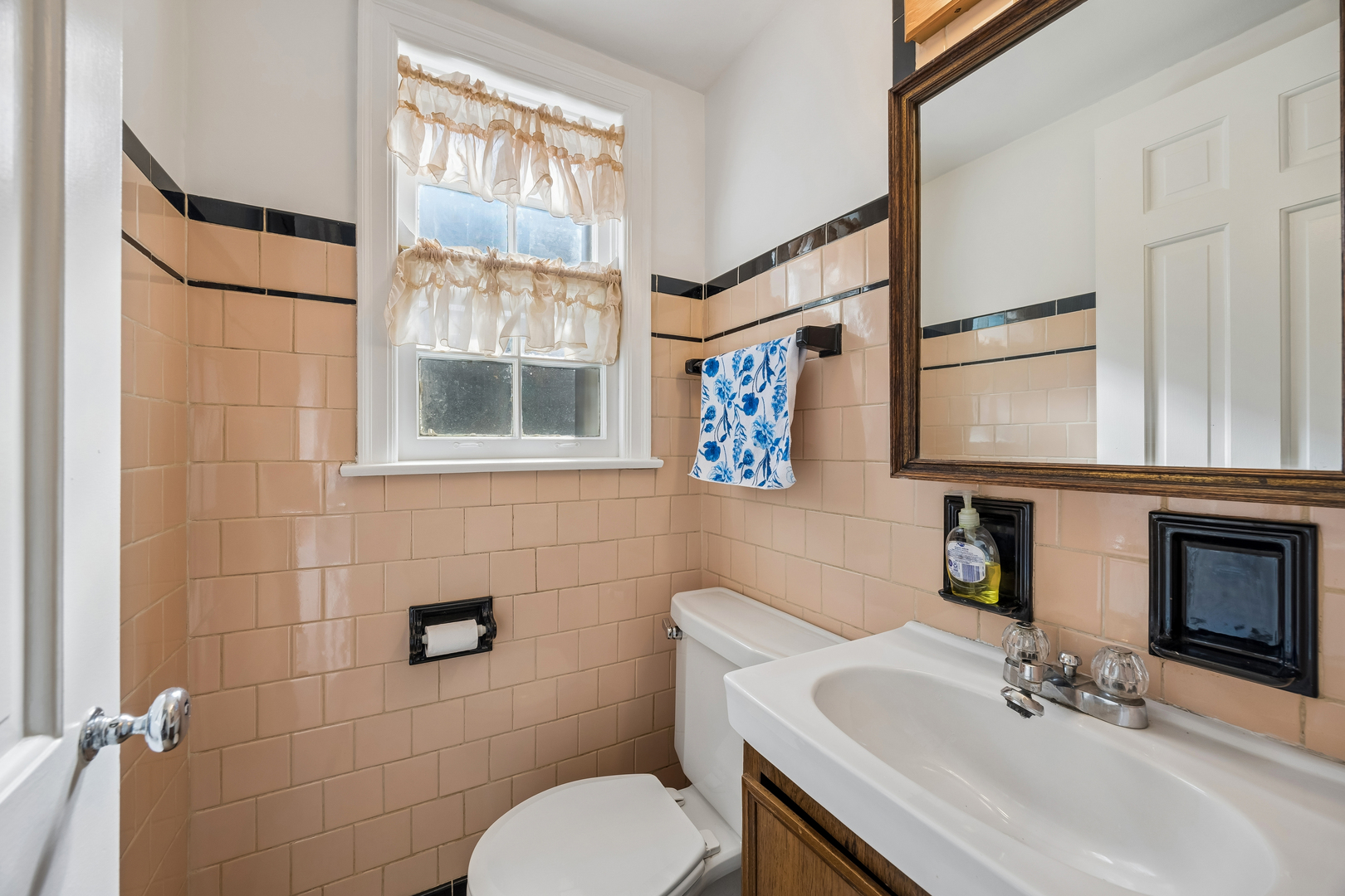 241 Southcote Road Riverside, IL 60546 - Photo 13 of 21 Gallery Image 13