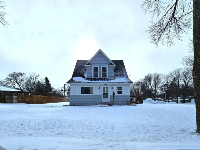 $243,777 | 702 East Adolphus Avenue, Fergus Falls, MN 56537
