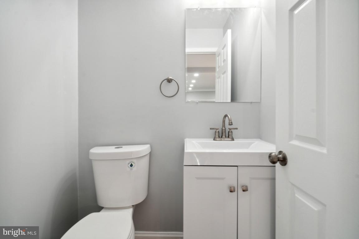 517 Holly Road Fort Washington, MD 20744 - Photo 15 of 40 a bathroom with a toilet a sink and mirror
