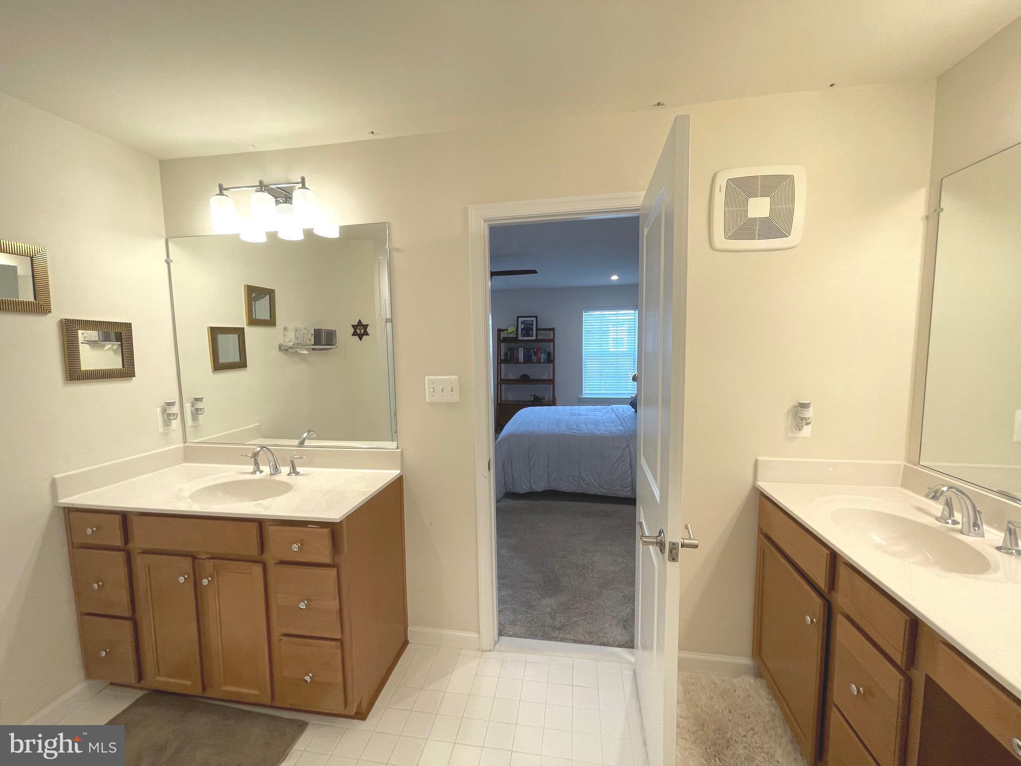 2713 Duvall Ridge Road, Unit 507 Hyattsville, MD 20785 - Photo 13 of 24 Primary en suite