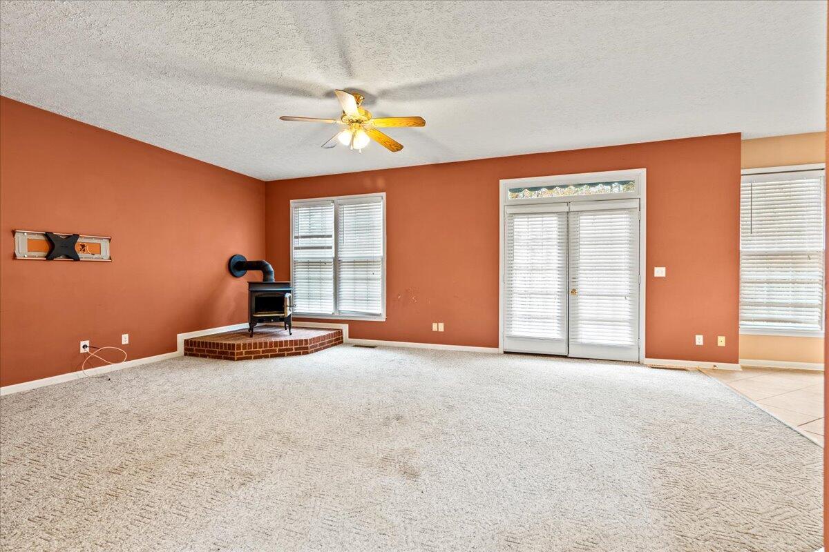 3511 Surrey Road Thomson, GA 30824 - Photo 19 of 40 21-Living Room