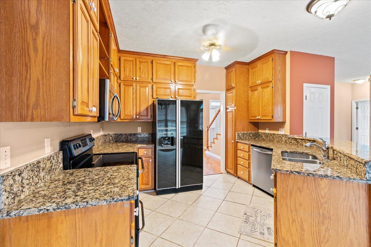 3511 Surrey Road Thomson, GA 30824 - Photo 8 of 40 10-Kitchen
