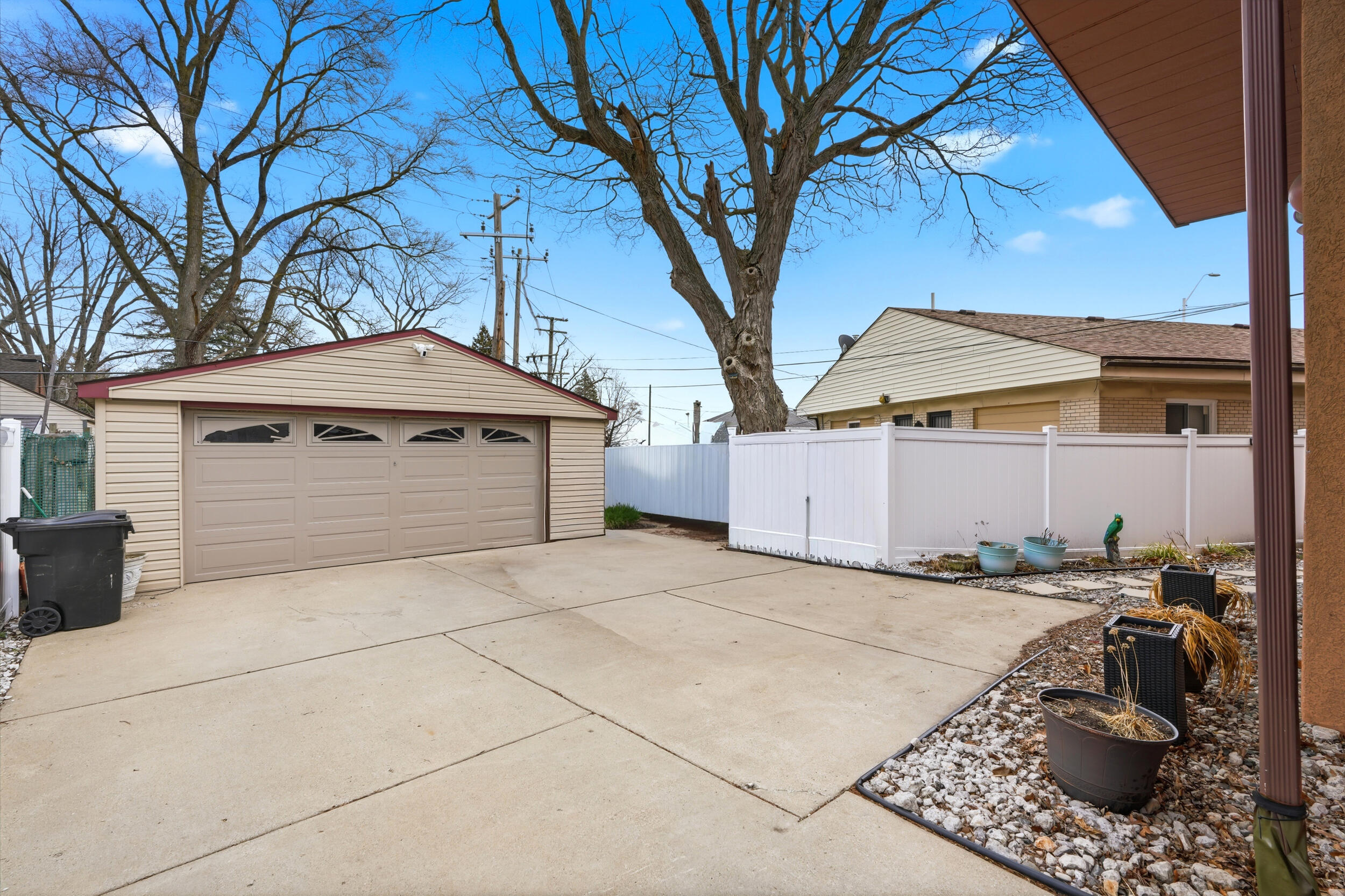 17802 Berg Road Detroit, MI 48219 - Photo 3 of 13 17802 Berg Road Garage Backyard